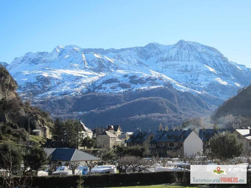 Tu En El Valle De Tena En *